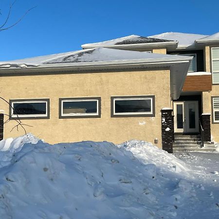 Cozy Modern And Lavish 1 Bedroom Basement Suite Winnipeg Exterior photo